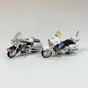 Lote anterior: Dos Maquetas Maisto Harley Davidson: FLH Electra Glide Bordo y FLHT Policía NYPD