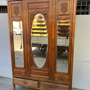 Ropero Antiguo de Roble con 3 Puertas, Espejo Biselado y 4 Cajones - imagen 1