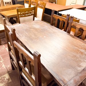 Lote anterior: Mesa de Comedor de Madera con Sillas Estilo Rústico