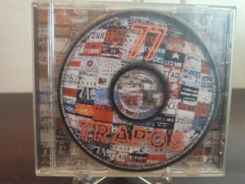 CD "Trapos" en Vivo de Attaque 77 (2001)
