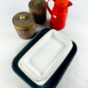 Lote de 6 piezas: Asadera, Termo Rojo, Hieleras y Fuentes de Cerámica - imagen 2