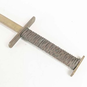 Espada Decorativa de Bronce con Empuñadura Encordada - 100 cm - imagen 2
