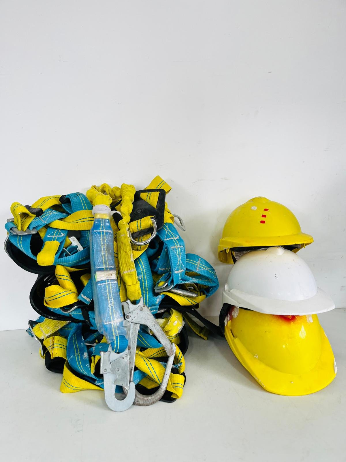 Arnés de Seguridad y Cascos de Protección (Lote de 6 Unidades)