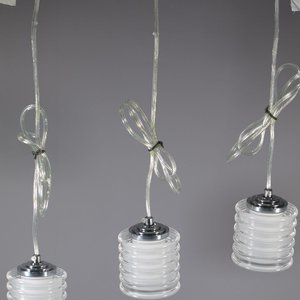 Lámpara Colgante de Tres Luces con Base Metálica y Tulipanes Acrílicos - imagen 5