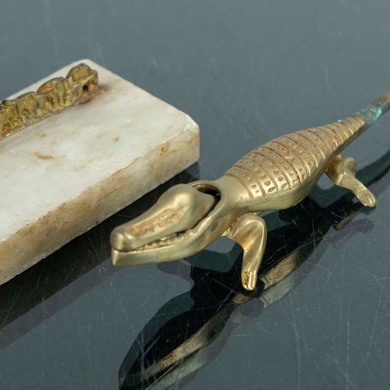 Figuras de bronce y oro, rompe nueces y carreta - imagen 2