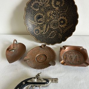 Plato Decorativo Bronce, Ceniceros Cobre y Pistola Antigua Decorativa - imagen 5