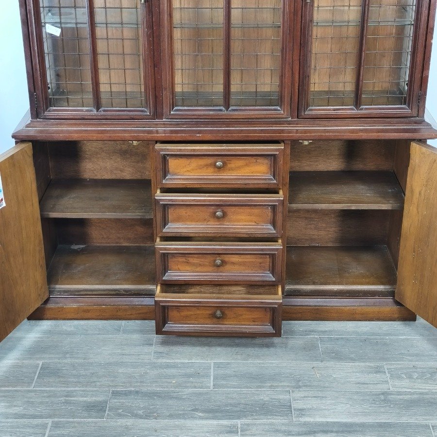 Muebles de Madera con Puertas de Vidrio y Estructura de Madera - imagen 13