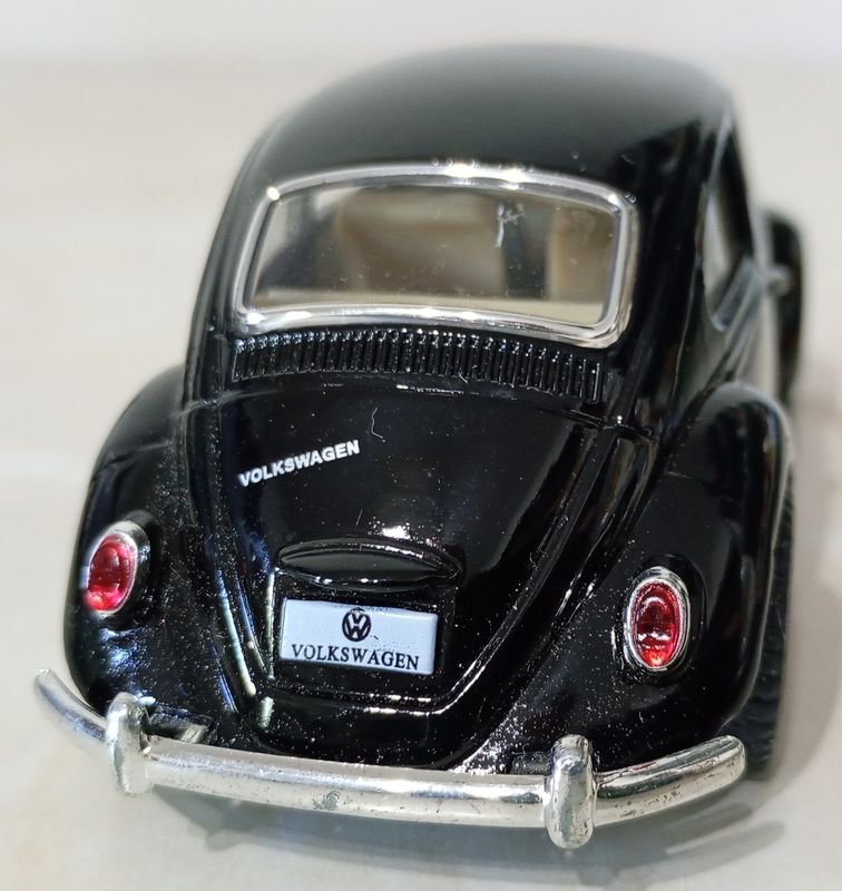 Volkswagen FUSCA a escala modelo 1970 en color Negro - imagen 5