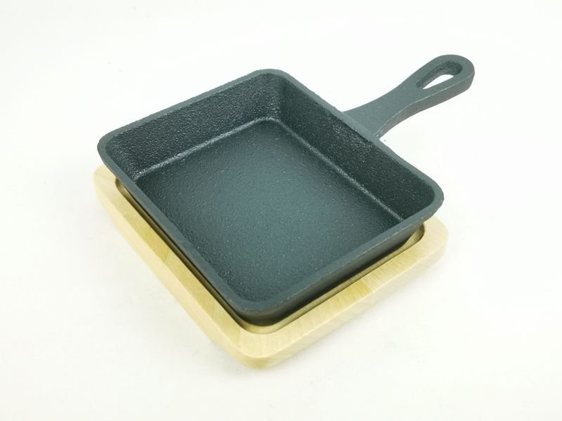 Sartén de Hierro Fundido con Base de Madera