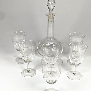 Lote anterior: Juego de Cristalería Antigua: Botellón y 6 Copas con Grabados