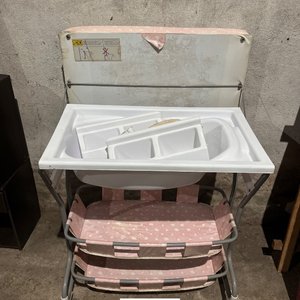 Cambiador y Bañera para Bebé con Estantes - imagen 4