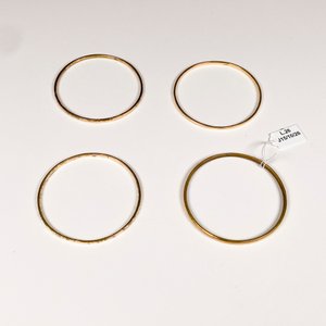 Lote de Cuatro Esclavas Doradas con Grabados - imagen 2