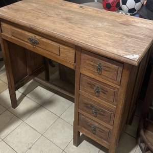 Lote anterior: Escritorio Antiguo de Roble con Cajones