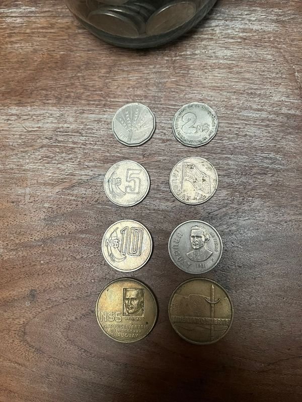 Monedas antiguas uruguayas en frasco - imagen 1