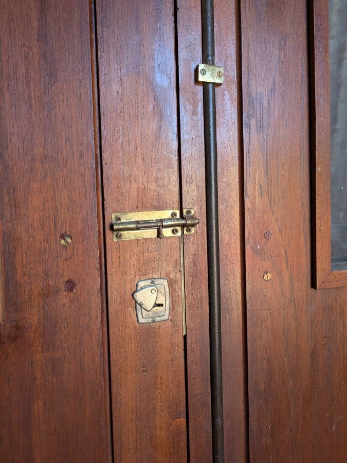 Puerta doble exterior en cedro con marco de pinotea - imagen 13
