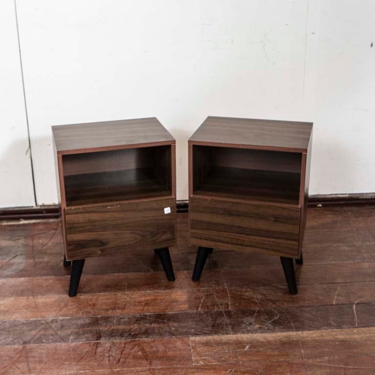 Lote siguiente: Mesitas de luz en mdf con cajón y patas de pvc