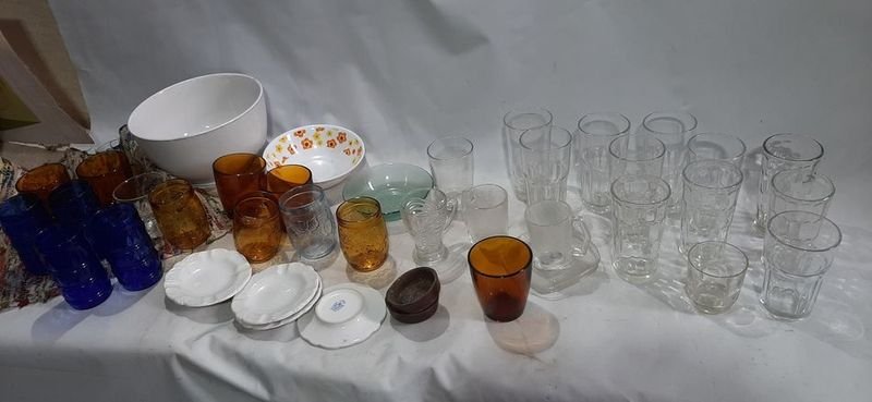 Lote de Vasos, Tazones, Compoteras y Platos de Vidrio y Cerámica