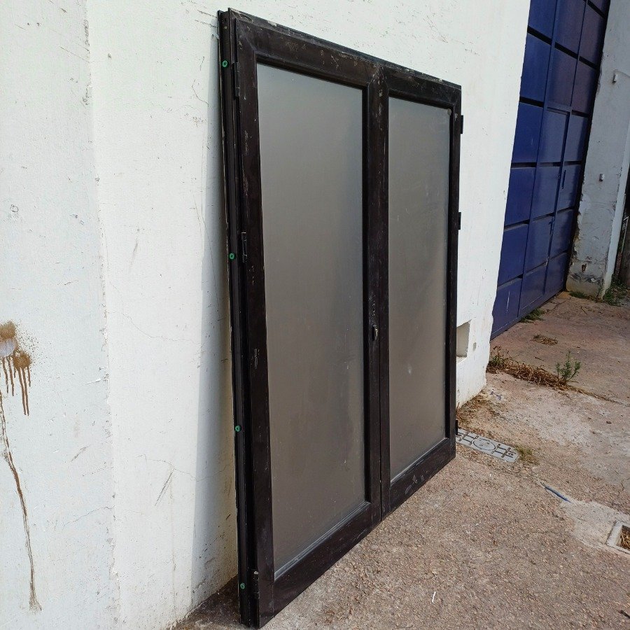 Puerta doble con marco de aluminio y vidrio - imagen 4