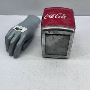 Lote siguiente: Servilletero Publicitario Coca-Cola Rojo Metálico