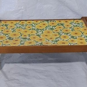 Lote siguiente: Bandeja de Cama Vintage con Diseño Floral