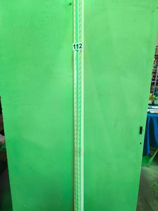 Lote anterior: Puerta metálica con cadena de seguridad