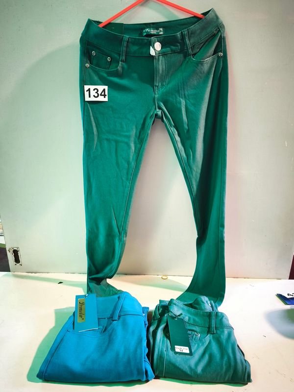 Pantalones de Gabardina para Dama en Talles L, M y 40