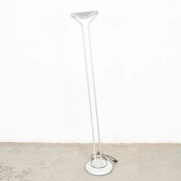 Lámpara de Pie Metálica Plateada de una Luz - 163 cm