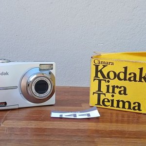 Lote de Dos Cámaras Kodak: Digital EasyShare C613 y Analógica Instamatic 11 Vintage - imagen 5
