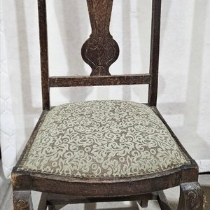 Lote anterior: Silla antigua tapizada estilo Reina Ana