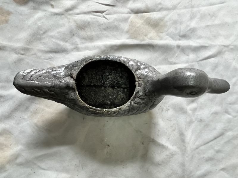 Pato macetero de aluminio o peltre para jardín - imagen 4
