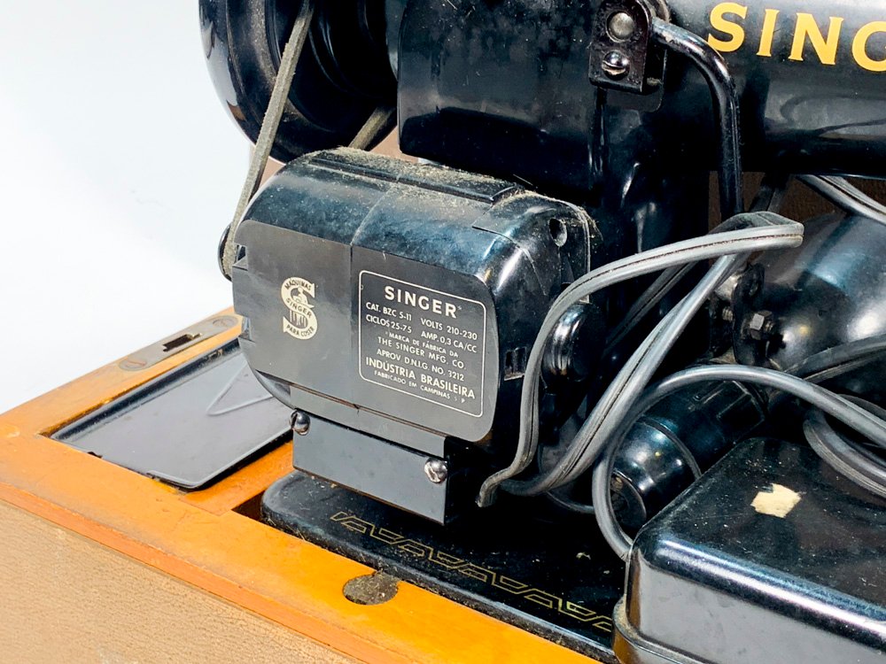 Máquina de coser Singer portátil con pedal - imagen 3
