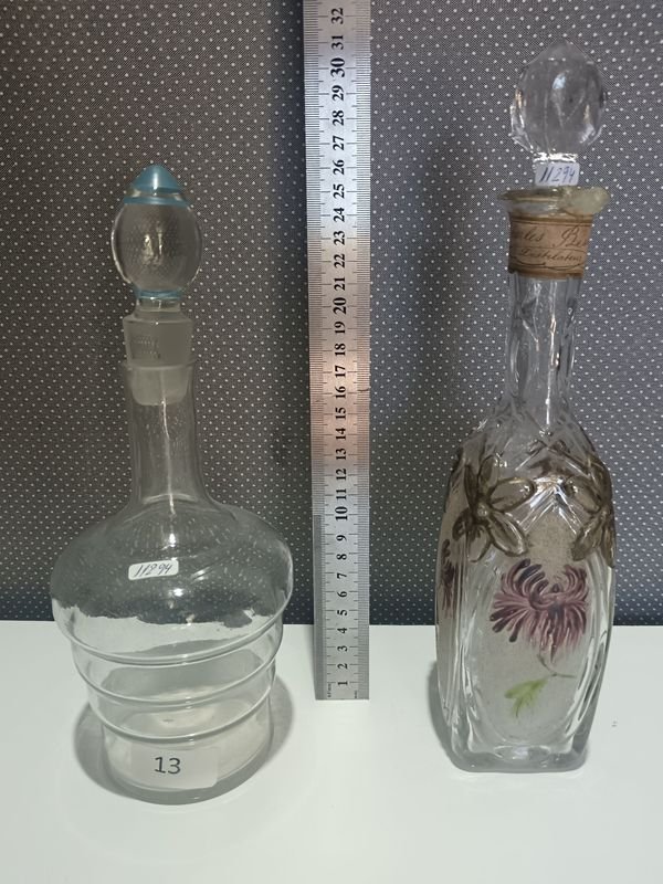 Dos licoreras antiguas para decoración y disfrute - imagen 1