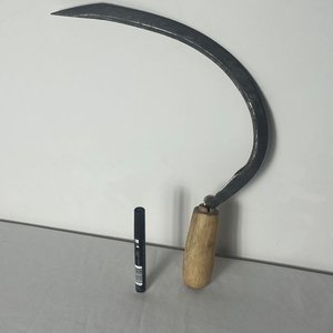 Lote siguiente: Hoz Antigua con Mango de Madera