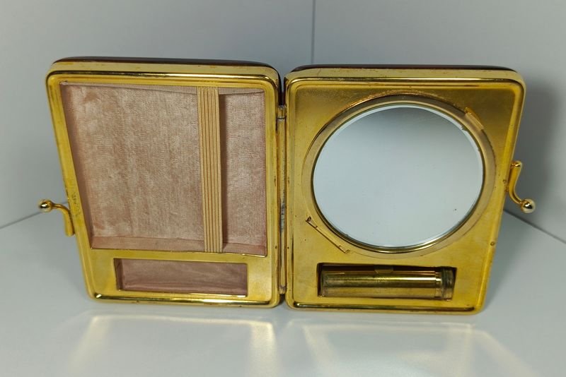 Antigua petaca de maquillaje con accesorios - imagen 3