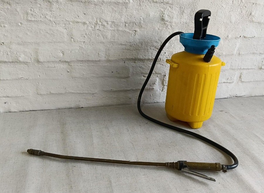 Pulverizador Manual de 6 Litros con Punta de Bronce