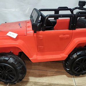 Jeep Eléctrico Infantil Recargable Doble Motor con Control Remoto - imagen 1