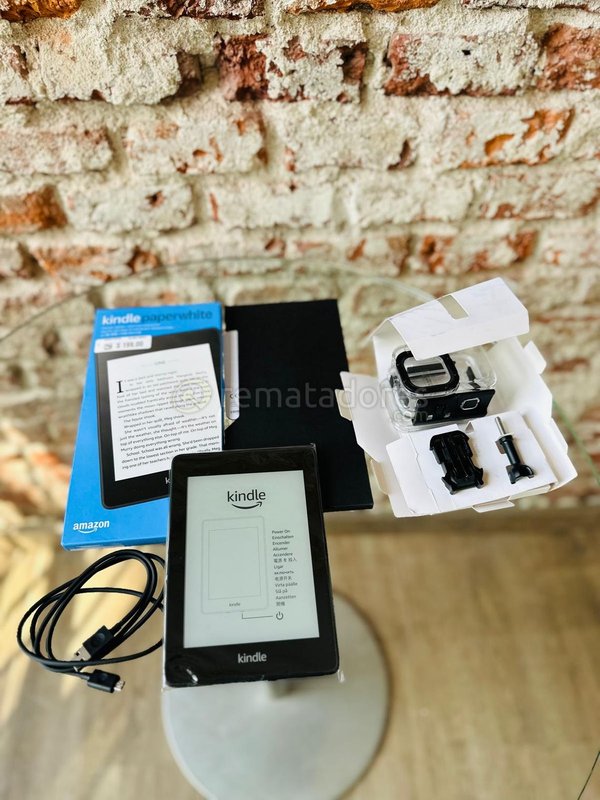 Lote de Lector Kindle Paperwhite y Accesorios