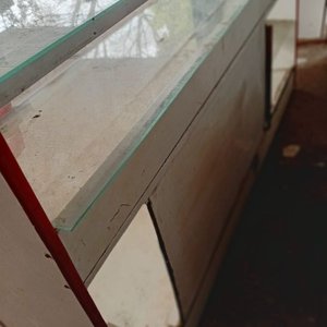 Vitrina Exhibidora Comercial de 2 Metros con Estantes - imagen 4