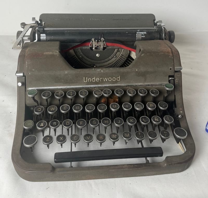 Máquina de escribir clásica para escritura manual - imagen 4