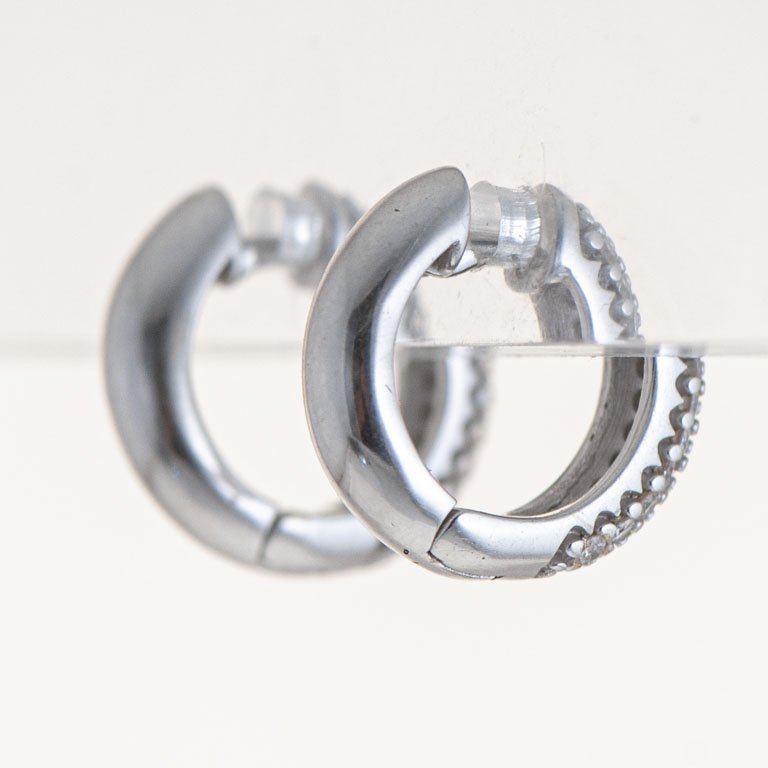 Pareja de aros de oro 18k con brillantes - imagen 2
