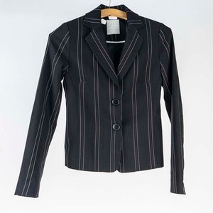 Lote siguiente: Chaqueta Sastrera Negra con Pespuntes Blancos Talle O