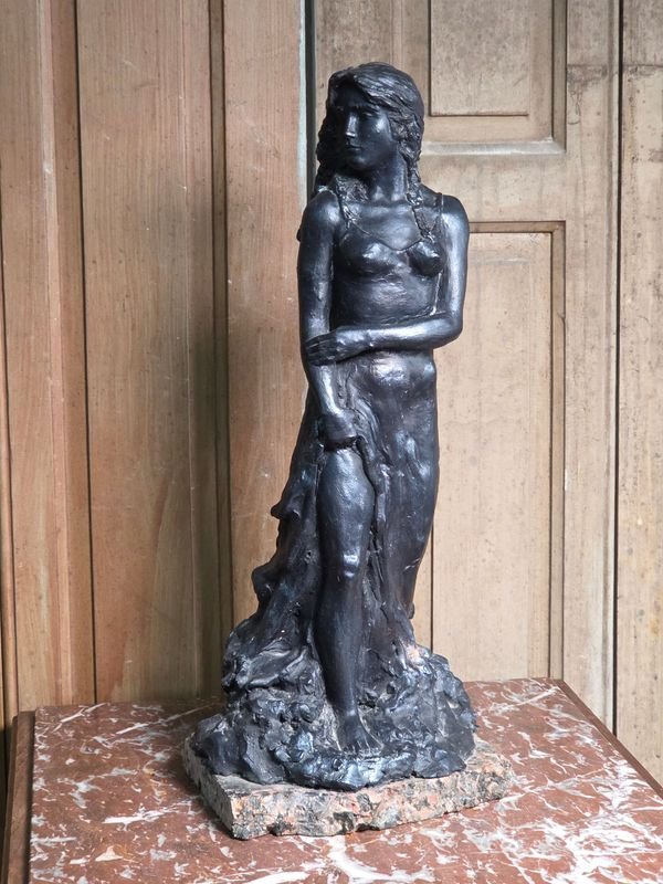 Escultura de Dama de Martha Escondeus Firmada, 47 cm