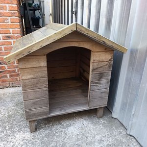 Cucha de Madera Maciza para Mascota con Techo a Dos Aguas - imagen 1