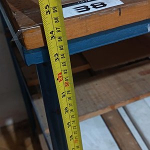 Banco de Trabajo Metálico con Morsa y Estantes - imagen 9