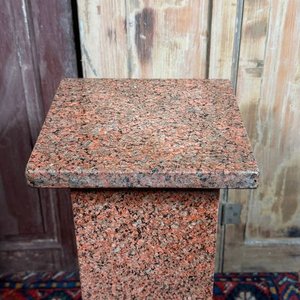 Pedestal de Granito con Base Rectangular y Tapa Cuadrada - imagen 2