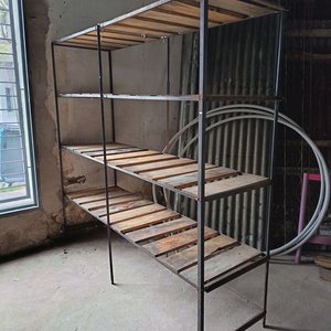 Estantería Industrial de Hierro y Madera - imagen 1