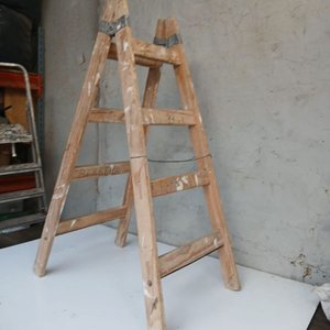 Escalera Tijera de Madera con 4 Escalones y 1.25m de Altura - imagen 1