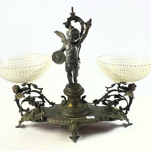 Lote anterior: Centro de Mesa Antiguo en Bronce con Figuras y Recipientes de Cristal Tallado