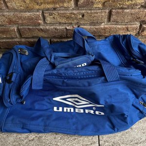 Lote anterior: Bolso Deportivo Azul Umbro de Lona