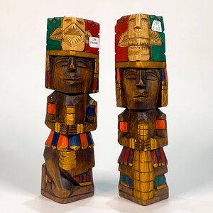 Lote siguiente: Dos Tallas de Madera Estilo Azteca, Multicolor